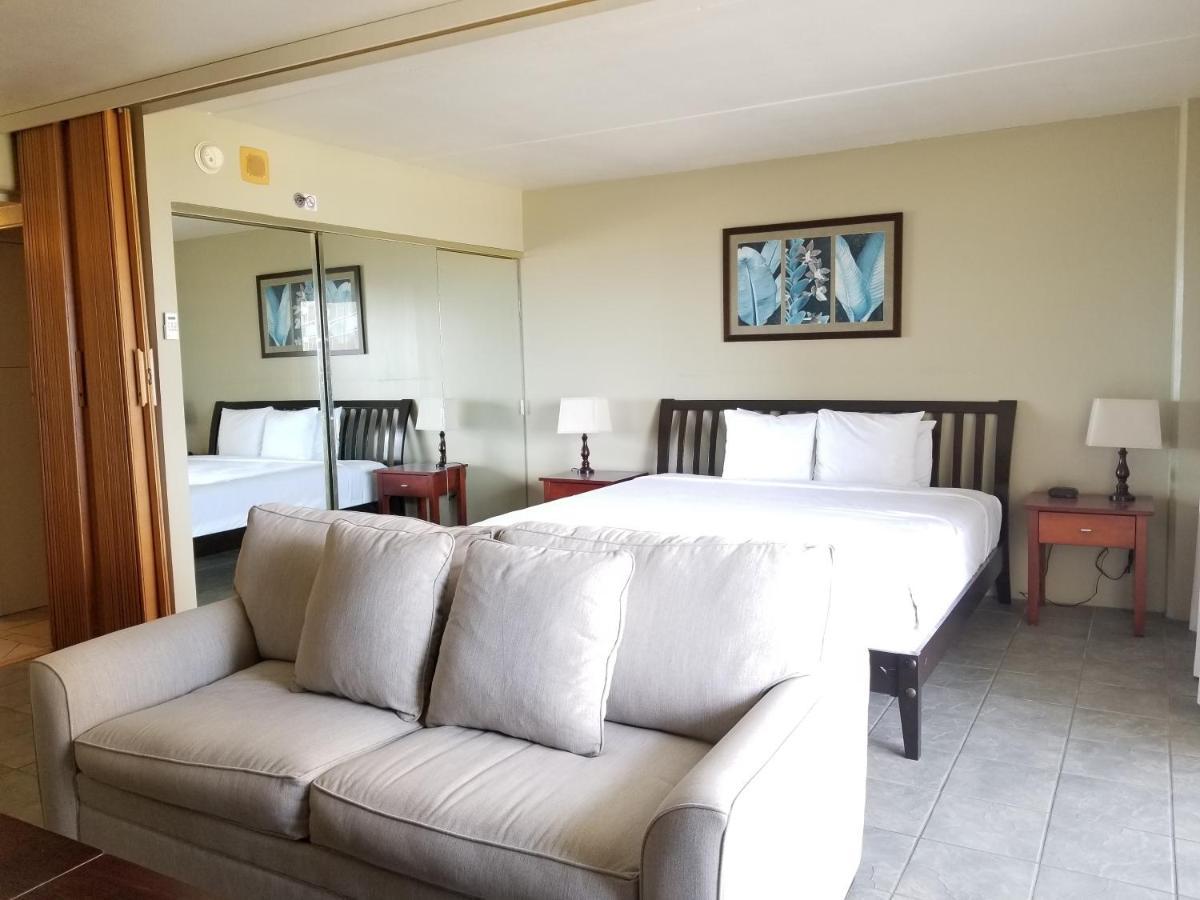 Ilikai Tower One Bedroom Lagoon View Waikiki Condos With Lanai & Free Wifi ホノルル 部屋 写真