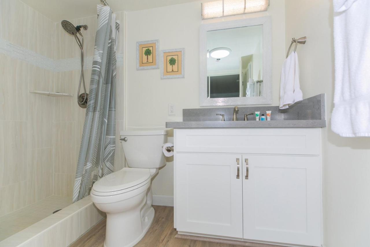 Ilikai Tower One Bedroom Lagoon View Waikiki Condos With Lanai & Free Wifi ホノルル 部屋 写真