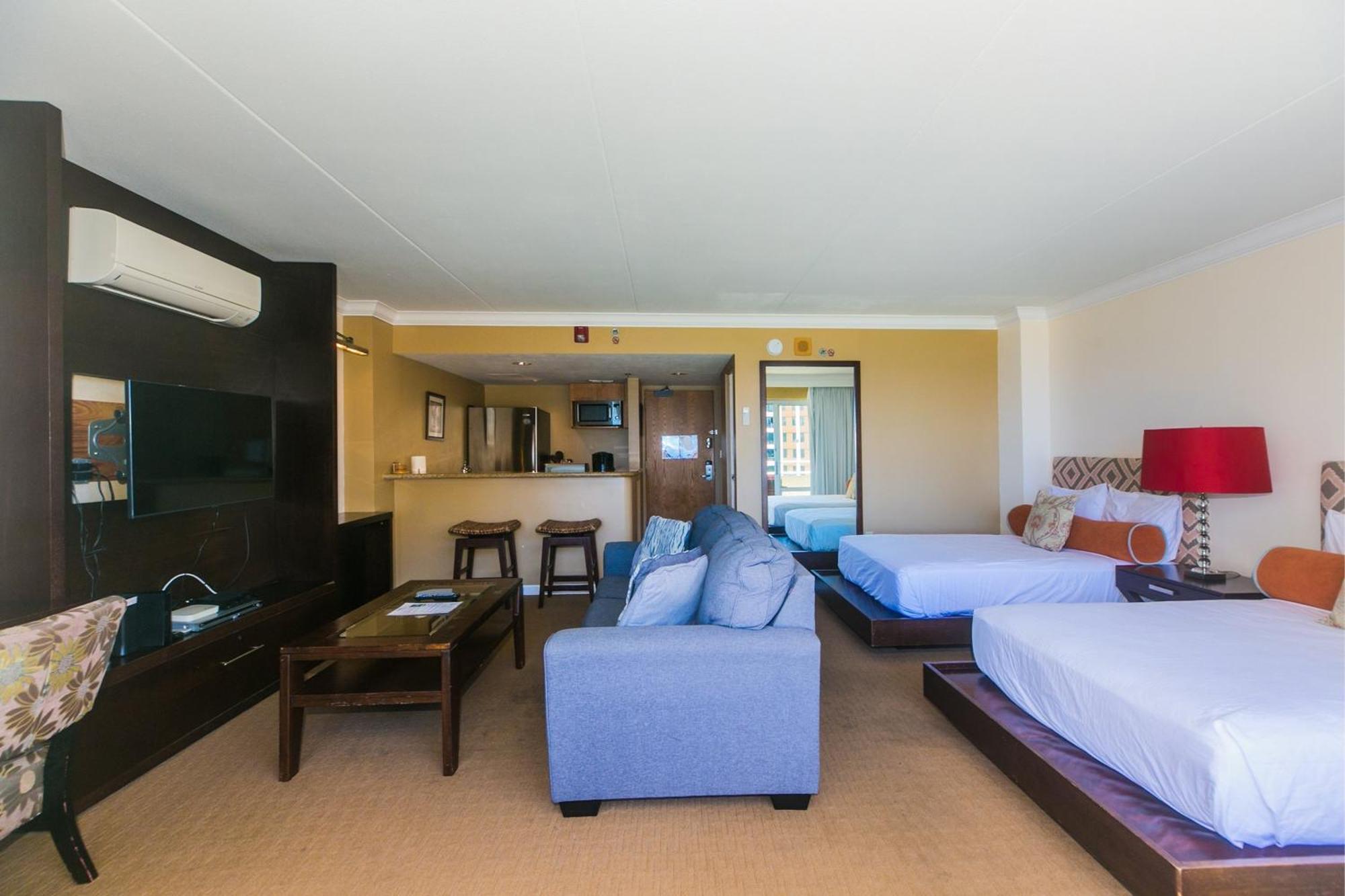 Ilikai Tower One Bedroom Lagoon View Waikiki Condos With Lanai & Free Wifi ホノルル 部屋 写真