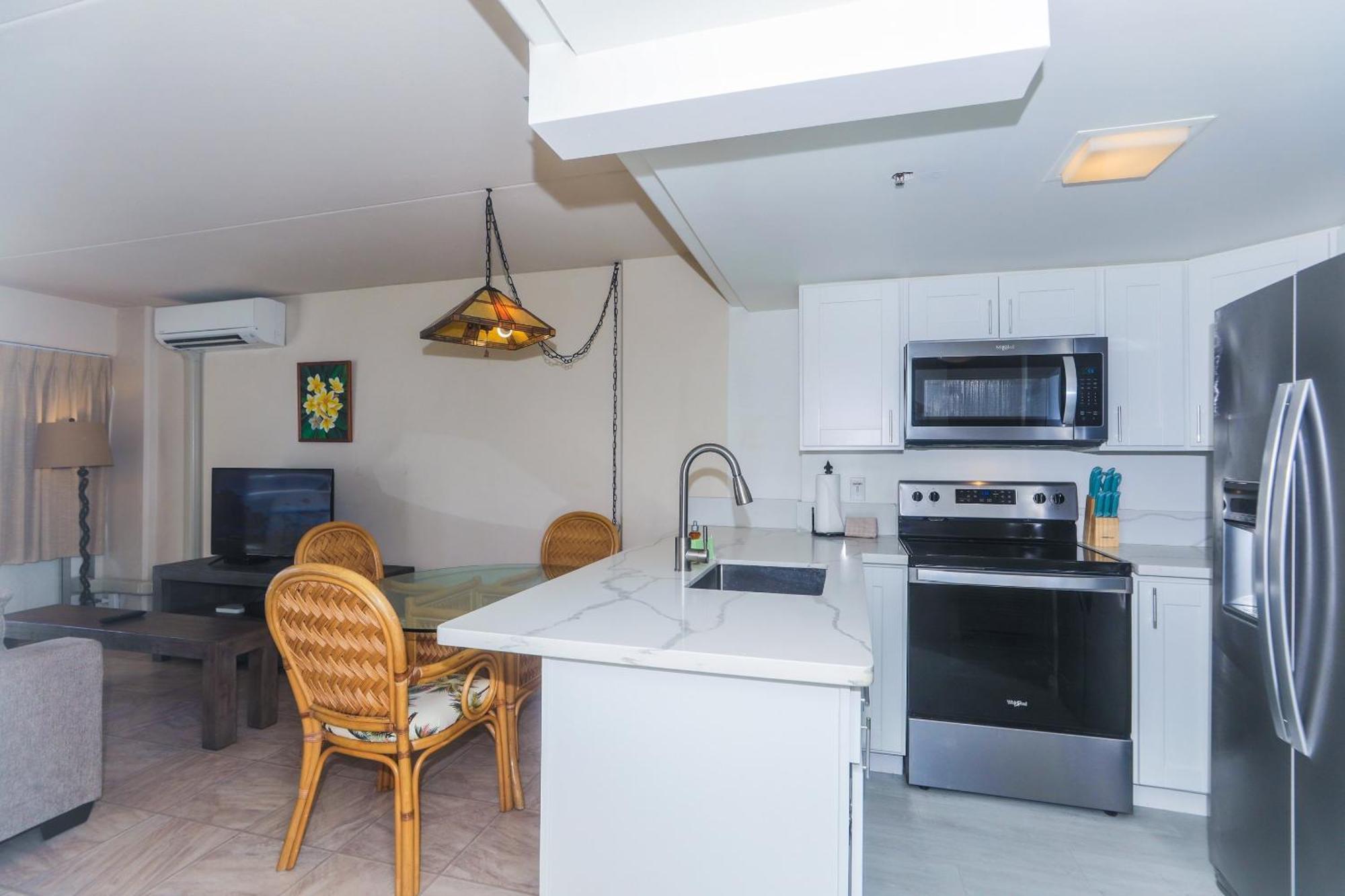 Ilikai Tower One Bedroom Lagoon View Waikiki Condos With Lanai & Free Wifi ホノルル 部屋 写真